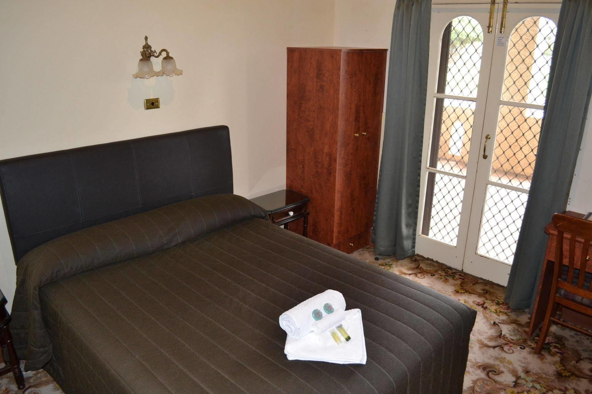 Hydro Hotel Leeton Extérieur photo